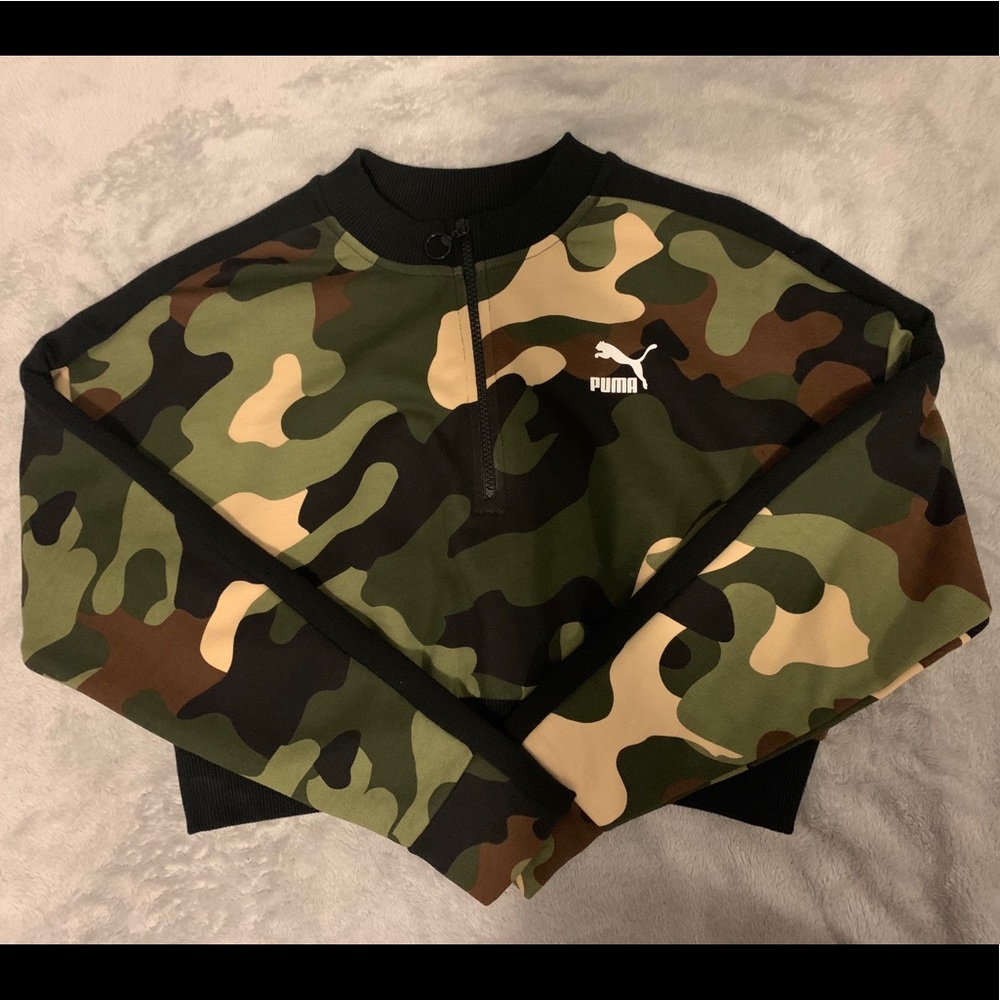 short sweatshirt